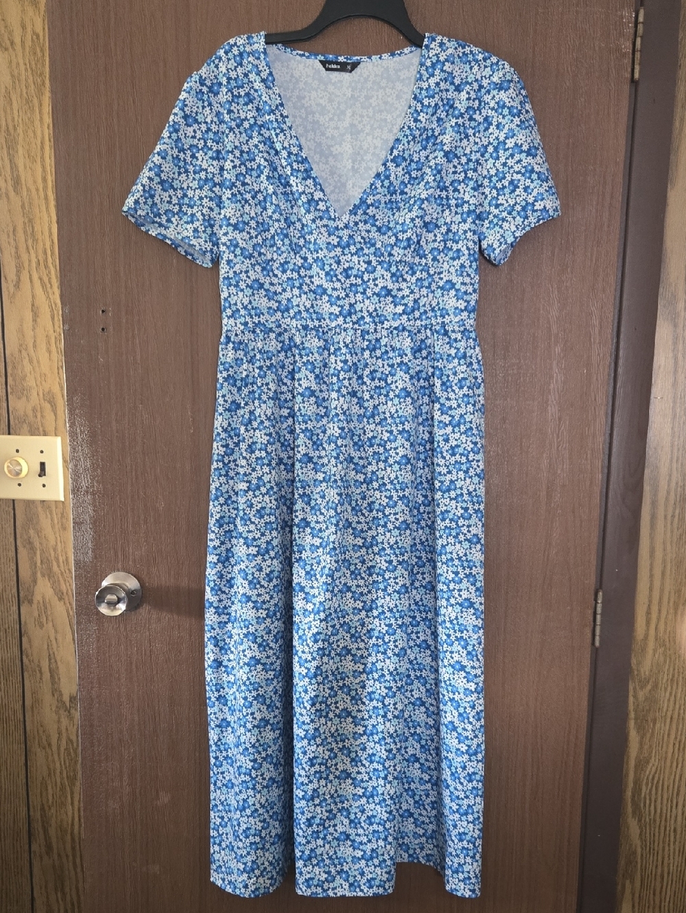 Hekka Blue Floral V-Neck Midi Dress